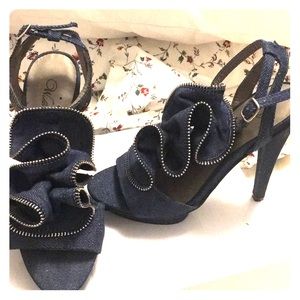 Denim and zipper fabric high heels